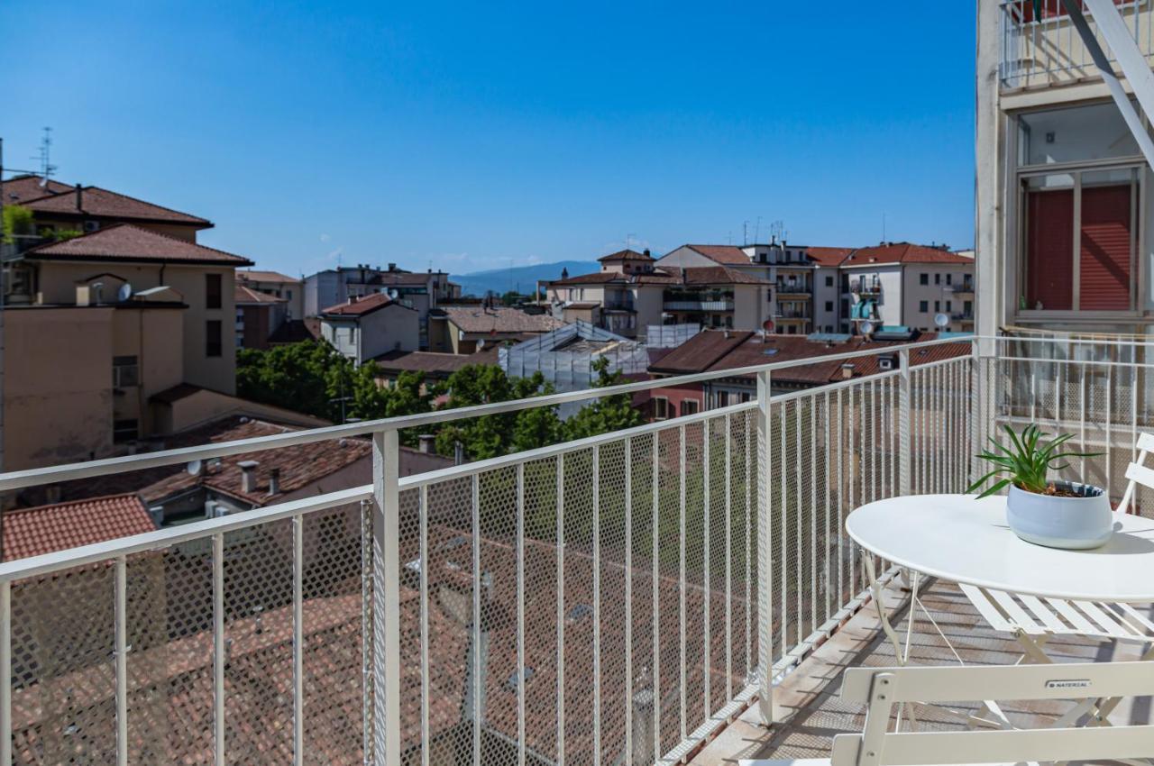 Apartamento With Balconies! *