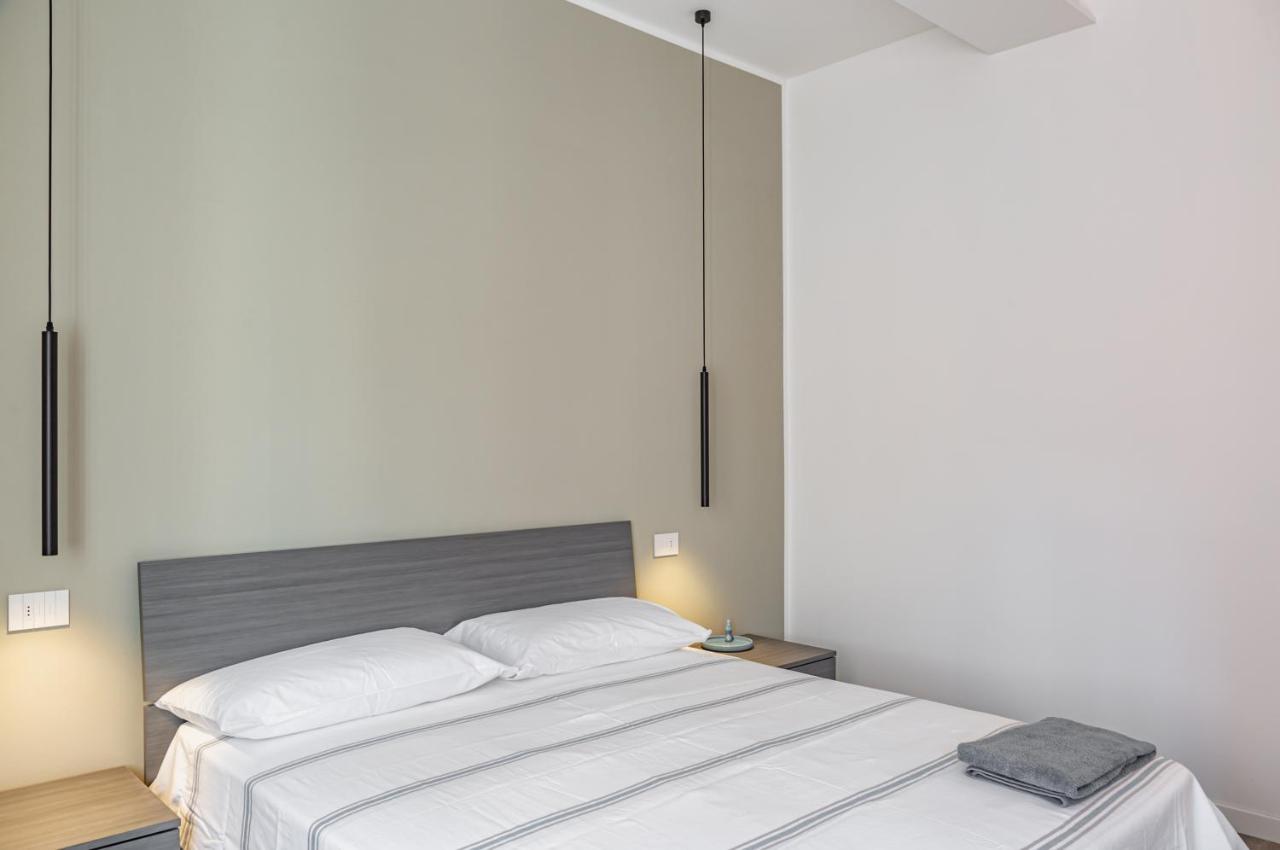 Apartamento With Balconies!